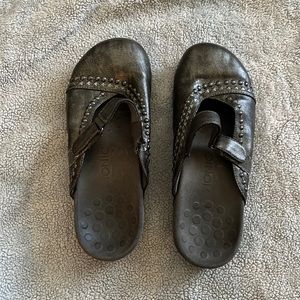 Vionic Gray Slides